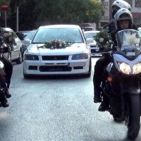 Με τη συνοδεία μηχανών της ομάδας ΔΙ.ΑΣ και σειρήνες ο γάμος της Αστυνομικού Βάσως στην Κοζάνη – Δείτε βίντεο και φωτογραφίες