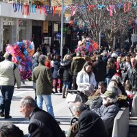 Τσικνοπέμπτη 2019 στην Κοζάνη: Πολύ κόσμος στο καθιερωμένο τσίκνισμα της πόλης – Δείτε βίντεο και φωτογραφίες