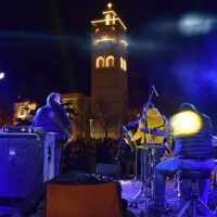 Ταξίδεψαν με τις μουσικές τους οι dRom το κοινό της Κοζάνης – Δείτε βίντεο και φωτογραφίες από τη συναυλία τους στην πλατεία της Κοζάνης