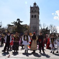 Γέμισε η πλατεία της Κοζάνης από τα παιδικά χορευτικά των Συλλόγων – Δείτε βίντεο και φωτογραφίες