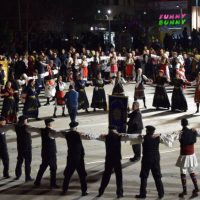 Αφιέρωμα στους χορούς της Μακεδονίας στην κεντρική πλατεία Κοζάνης – Δείτε βίντεο και φωτογραφίες