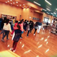 Η Δημοτική Βιβλιοθήκη Πτολεμαΐδας ταξίδεψε στην άκρη ενός φτερού το μήνυμα… «Τα βιβλία μας βοηθούν να μη βιαζόμαστε»