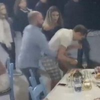 Η στιγμή που υπεύθυνος εστιατορίου στην Κρήτη σώζει πελάτη από βέβαιο πνιγμό – Δείτε το βίντεο