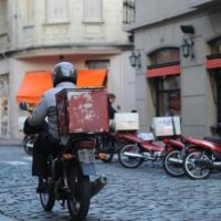 Νέο νομοσχέδιο για τους εργαζόμενους στις ταχυμεταφορές, διανομείς στην εστίαση και διασκέδαση – Ανακοίνωση του ΠΑΝΣΕΚΤΕ