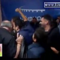 Τα πανηγύρια κατά τη στιγμή της ανακοίνωσης του τελικού αποτελέσματος των εκλογών στα Σέρβια με τον Χρήστο Ελευθερίου