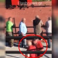 Βίντεο: Έπεσε από την εξέδρα και σκοτώθηκε στο γήπεδο της Καλαμαριάς μετά από διαπληκτισμό με άλλον οπαδό