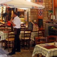 “Φέσια” σε μπαρ και εστιατόρια με τις… «ευλογίες» του νόμου – Μπαταχτσήδες φεύγουν ανενόχλητοι εξαιτίας κενού του νόμου