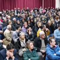 Τσοτύλι: Πλήθος κόσμου στην ενημέρωση για το κέντρο μεταναστών – Ποια είναι η πρόταση από το Υπουργείο