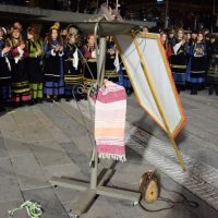 Με πολύ κέφι και χορό ο Φανός Μπουγδανάθκα στην πλατεία Κοζάνης – Δείτε βίντεο και φωτογραφίες