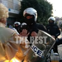 Καρναβαλική παρέλαση στο κέντρο της Πάτρας υπό… αστυνομικό κλοιό! Δείτε τα βίντεο