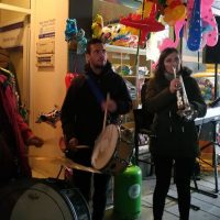 Με αρκετό κρύο, χιονόνερο και πολλά χάλκινα τσίκνισαν στην Κοζάνη – Δείτε το βίντεο