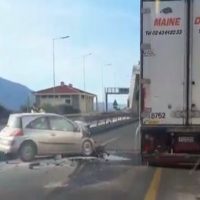 Τροχαίο ατύχημα στην Εγνατία από Βέροια προς Κοζάνη: ΙΧ αυτοκίνητο συγκρούστηκε με βυτίο που μετέφερε πετρέλαιο και πήρε φωτιά!