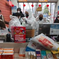 Πόσο αντέχει ο κοροναϊός σε επιφάνειες, τρόφιμα, χερούλια, δέματα – Της μοριακής βιολόγου Κ. Ζουμπουρλή