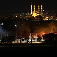 Νύχτα έντασης στον Εβρο με συνεχείς απόπειρες εισβολής από μετανάστες
