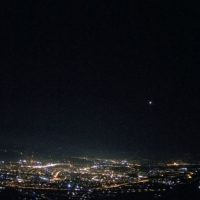 Ιπτάμενο φωτεινό αντικείμενο αναστάτωσε την Καλαμάτα – Δείτε το βίντεο