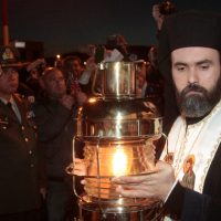 Το Άγιο Φως δεν θα διανεμηθεί στην επικράτεια – Θα έρθει στην Αθήνα και δεν θα πάει πουθενά