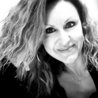 “Νυχτερινή προσευχή”: Το ποίημα της Ελένης Δεληβοριά με αφορμή την παγκόσμια ημέρα ποίησης