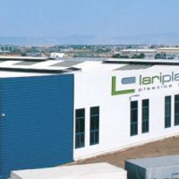 Χειρουργικές μάσκες made in Λάρισα – Ποια είναι η Lariplast που ανταγωνίζεται την Κίνα