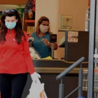 Η εξομολόγηση της πωλήτριας της διπλανής πόρτας, με αφορμή την αυριανή διαμαρτυρία των υπαλλήλων των σούπερ μάρκετ