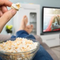 Μένουμε σπίτι… και μασουλάμε! – Τι τρώμε στην καραντίνα – Ποιες πωλήσεις τροφίμων εκτοξεύτηκαν