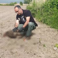 Δύο αρκουδάκια βρέθηκαν θαμμένα σε αγρόκτημα στην Καστοριά – Η μαμά αρκούδα ήταν πιθανόν αυτή που έθαψε τα μωρά της