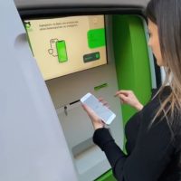 Πετάς το παλιό κινητό σου και παίρνεις άμεσα χρήματα: ΑΤΜ ανακύκλωσης smartphones τώρα και στην Ελλάδα