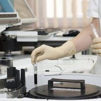 Σοκάρουν οι αποκαλύψεις για τον απατεώνα γιατρό – Με αυτά τα γιατροσόφια θεράπευε δήθεν τον καρκίνο