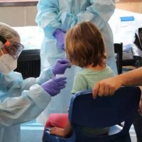 Κορονοϊός: Αυξάνονται τα κρούσματα ενδοοικογενειακής μετάδοσης – Συρροές κρουσμάτων μέσα στην ίδια οικογένεια σε Κοζάνη και Καστοριά