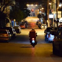 Μην ακούσω να ξαναβρίσεις τον «ντελιβερά» γιατί θα φάμε τα μουστάκια μας – Γράφει η Ουρανία Στυλιάδου