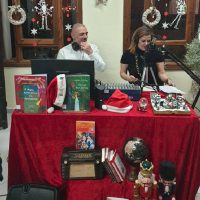 «Ιστορίες στον αέρα»: Η ραδιοφωνική εκπομπή της Δημοτικής Βιβλιοθήκης Πτολεμαΐδας – Γέμισαν με λέξεις και εικόνες μες τις γιορτές τον αέρα της πόλης