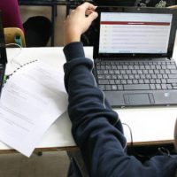 Voucher 200 ευρώ για αγορά tablet, laptop ή desktop – Ποιοι νέοι δικαιούνται μια από τις 560.000 δωροεπιταγές