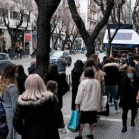 «Γρίφος» αλλά και «βόμβα» τα πραγματικά ενεργά κρούσματα κορονοϊού στην Ελλάδα – Στον «αέρα» το άνοιγμα γυμνασίων και λυκείων