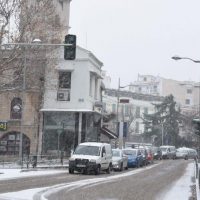 80 εκχιονιστικά μηχανήματα παντός τύπου επιχειρούν στη Δυτική Μακεδονία για να αντιμετωπιστεί το νέο ισχυρό κύμα χιονοπτώσεων