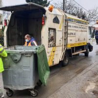Βίντεο: Απολυμάνσεις σε κοινόχρηστους χώρους και πλύσεις κάδων απορριμμάτων από το Δήμο Εορδαίας