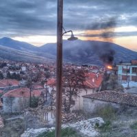 Κάηκε ολοσχερώς μονοκατοικία στη Σιάτιστα – Δείτε τα βίντεο