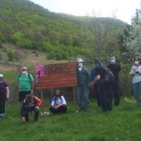 Καθάρισαν το μονοπάτι προς τον προφήτη Ηλία στην Ασβεστόπετρα Εορδαίας ορειβάτες με μέλη της Πρωτοβουλίας πολιτών Εορδαίας ενάντια στις ανεμογεννήτριες