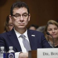 Άλμπερτ Μπουρλά για Pfizer: Τρίτη δόση εμβολίου μετά από 8 μήνες και έπειτα μία φορά τον χρόνο
