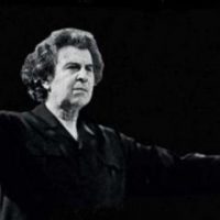 Αποχαιρετούμε αυτόν που γκρέμισε τα πάντα, χωρίς να χαλάσει τίποτα, τον μέγιστο όλων των Ελλήνων – Του Ανδρέα Τσιφτσιάν