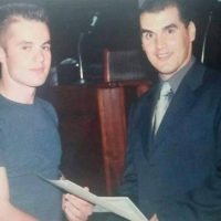 Η ιστορία ζωής του προπονητή της Εθνικής ομάδας Ταεκβοντό της Αλβανίας που σε ηλικία 14 ετών ήρθε με τα πόδια στην Κοζάνη για ένα καλύτερο αύριο