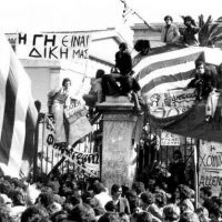 Το Πολυτεχνείο ζει στη συνείδηση της σημαίας – Είναι νεκρό χωρίς αυτήν – Του Ανδρέα Τσιφτσιάν