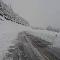 Χιόνια στα ορεινά των Γρεβενών – Επί ποδός ολόκληρος ο μηχανισμός της Πολιτικής Προστασίας