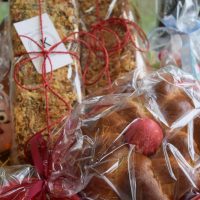 Deux K: Τσουρέκια με μοναδικά μυρωδικά και την υπογραφή ενός αιώνα – Φέτος την παράσταση κλέβει το τσουρέκι πανετόνε!