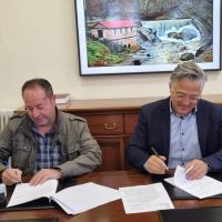 Γήπεδο 5Χ5 στον Αυγερινό και λιθόστρωτο καλντερίμι στο Πολυκάστανο