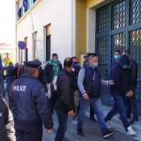 Στον εισαγγελέα Καστοριάς οι 14 κατηγορούμενοι για την υπόθεση διαφθοράς στην Κρυσταλλοπηγή (φωτο – βίντεο)