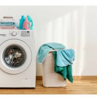 Λάθη που κάνετε όταν πλένετε τα ρούχα σας και πως να τα αποφύγετε