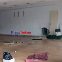 Θεσσαλονίκη: Ριφιφί σε πρακτορείο – Έκανε τρύπα και έκλεψε χρηματοκιβώτιο… γονατιστός – Δείτε τη στιγμή που τρυπώνει στο κατάστημα!