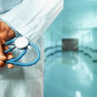 Επανασυστήνεται ο προσωπικός γιατρός 2,5 χρόνια μετά τη δημιουργία του: Τα λάθη και οι νέες δεσμεύσεις για την Πρωτοβάθμια Φροντίδας Υγείας