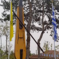 Η μεγαλύτερη Ποντιακή λύρα στον κόσμο κοσμεί από σήμερα την τοπική κοινότητα Πενταβρύσου Εορδαίας