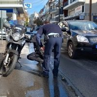 Δείτε βίντεο & φωτογραφίες από το σημείο του Τροχαίου ατυχήματος στην Παπανδρέου με την μηχανή της Ομάδας ΔΙ.ΑΣ