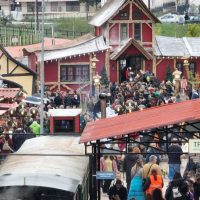 Ο λαμπερός Μύλος των Ξωτικών συνεχίζει να σπάει τα ρεκόρ! Περισσότεροι από 75.000 επισκέπτες το Σαββατοκύριακο στην πόλη των Τρικάλων – Δείτε φωτογραφίες